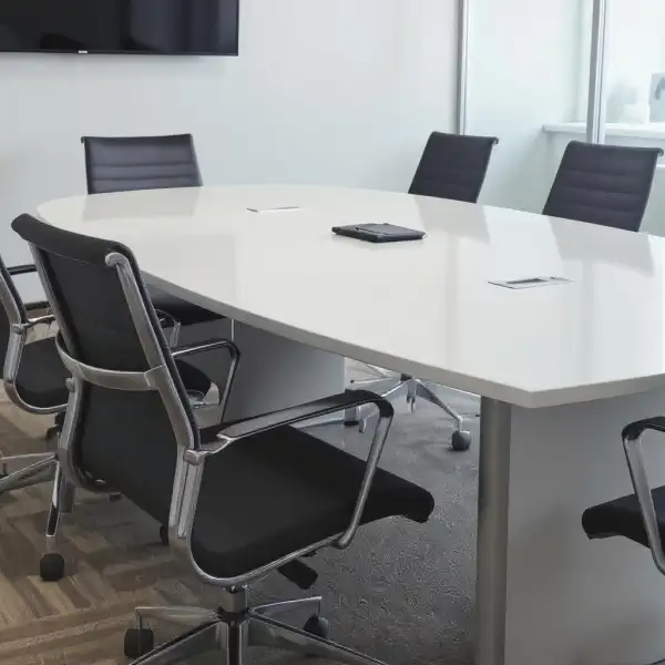 Переговорная комната в офисе - до уборки